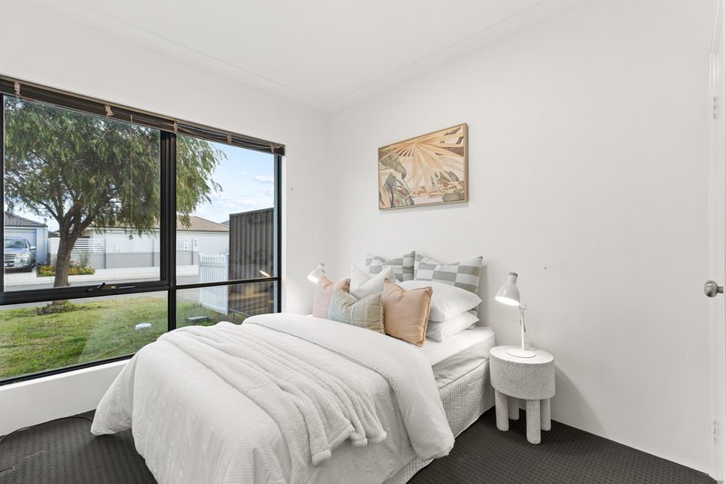 Photo - 9 Mebbin Grove, Yanchep WA 6035 - Image 15