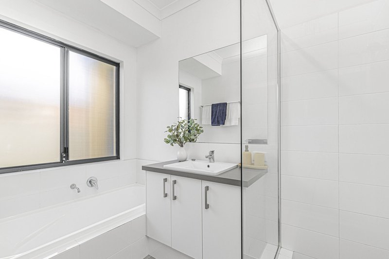 Photo - 9 Mebbin Grove, Yanchep WA 6035 - Image 17