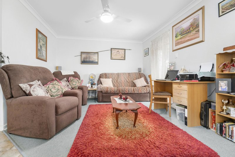 Photo - 9 Melbourne Street, Waggrakine WA 6530 - Image 5