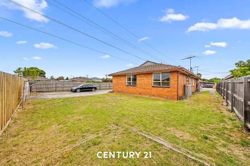 Photo - 9 Melosa Avenue, Clayton South VIC 3169 - Image 4