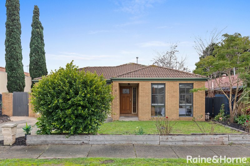 Photo - 9 Mensa Court, Roxburgh Park VIC 3064 - Image 1