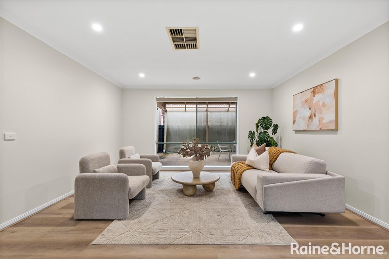 Photo - 9 Mensa Court, Roxburgh Park VIC 3064 - Image 3
