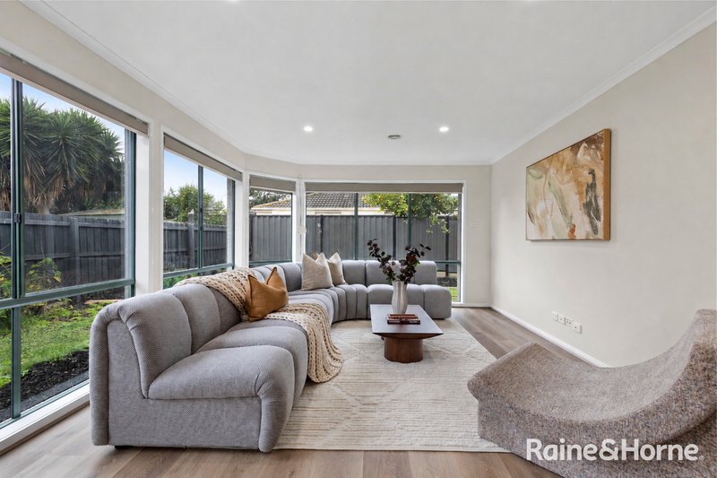 Photo - 9 Mensa Court, Roxburgh Park VIC 3064 - Image 4