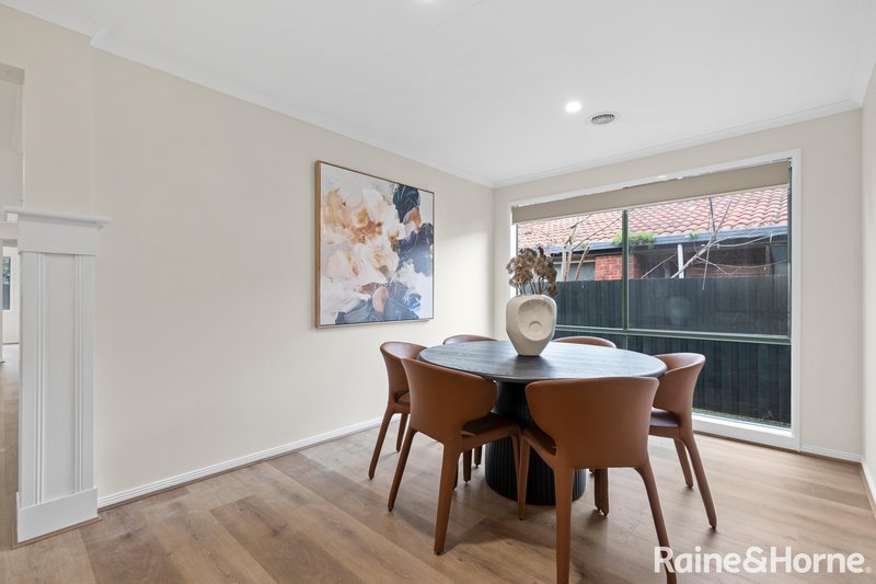 Photo - 9 Mensa Court, Roxburgh Park VIC 3064 - Image 5