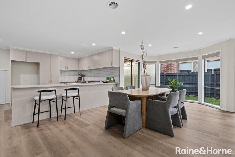 Photo - 9 Mensa Court, Roxburgh Park VIC 3064 - Image 6