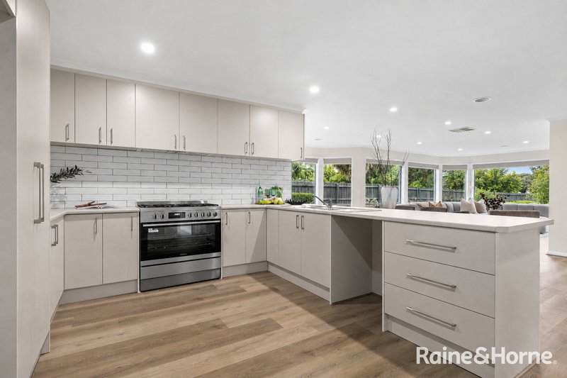 Photo - 9 Mensa Court, Roxburgh Park VIC 3064 - Image 7