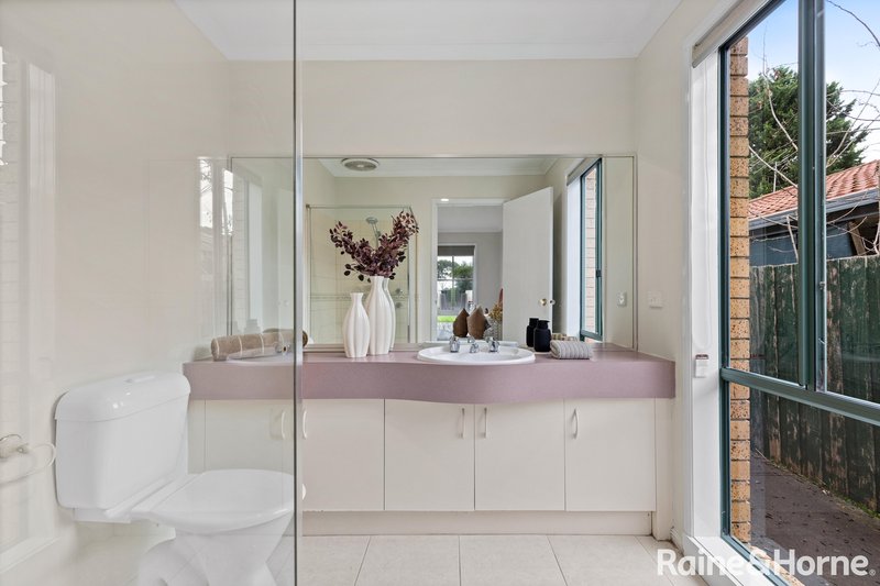 Photo - 9 Mensa Court, Roxburgh Park VIC 3064 - Image 10