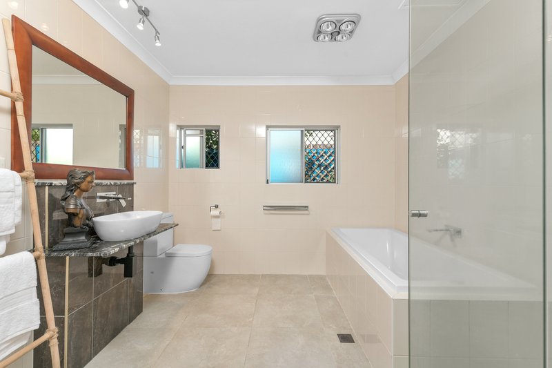 Photo - 9 Mermaid Close, Bentley Park QLD 4869 - Image 11