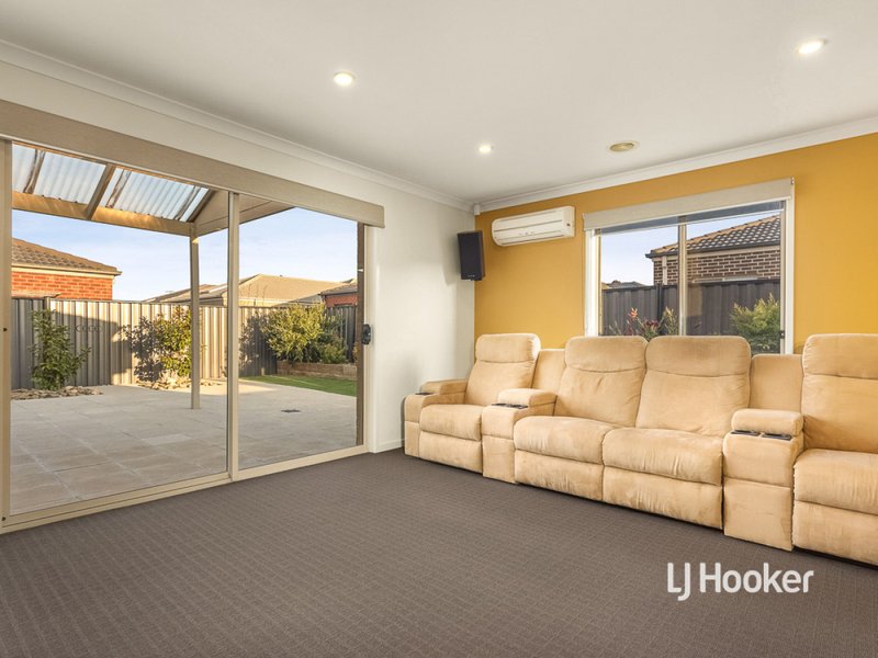 Photo - 9 Metcalf Way, Point Cook VIC 3030 - Image 5