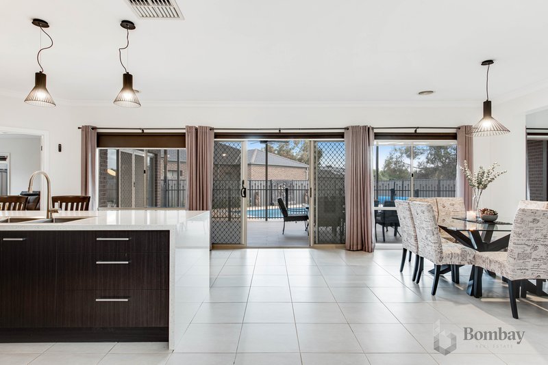 Photo - 9 Middlesborough Drive, Craigieburn VIC 3064 - Image 5