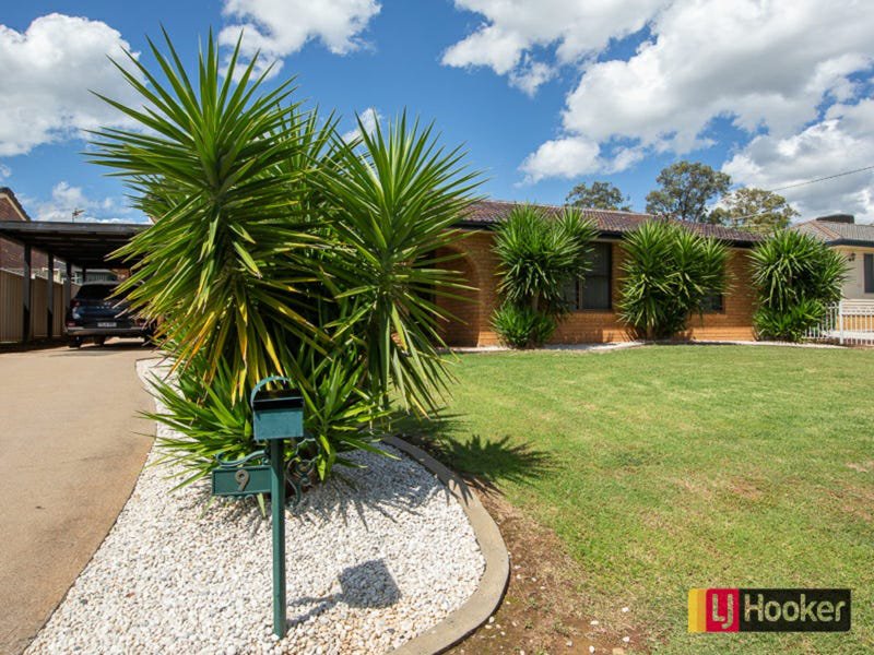 9 Milburn Rd , Oxley Vale NSW 2340