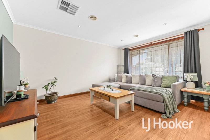 Photo - 9 Millbank Place, Cranbourne VIC 3977 - Image 2