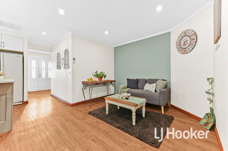 Photo - 9 Millbank Place, Cranbourne VIC 3977 - Image 7