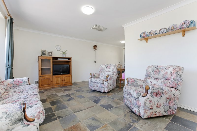 Photo - 9 Minda Place, Wanneroo WA 6065 - Image 4