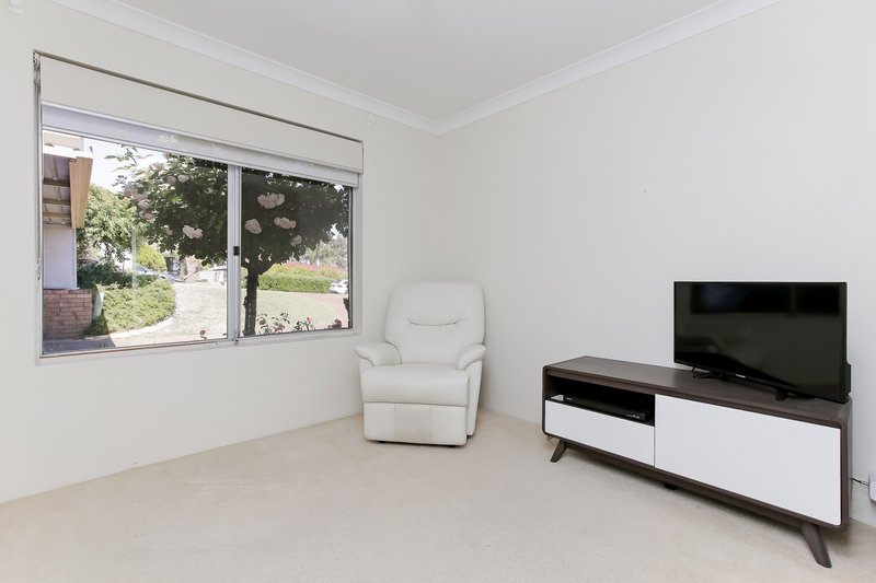 Photo - 9 Minda Place, Wanneroo WA 6065 - Image 17