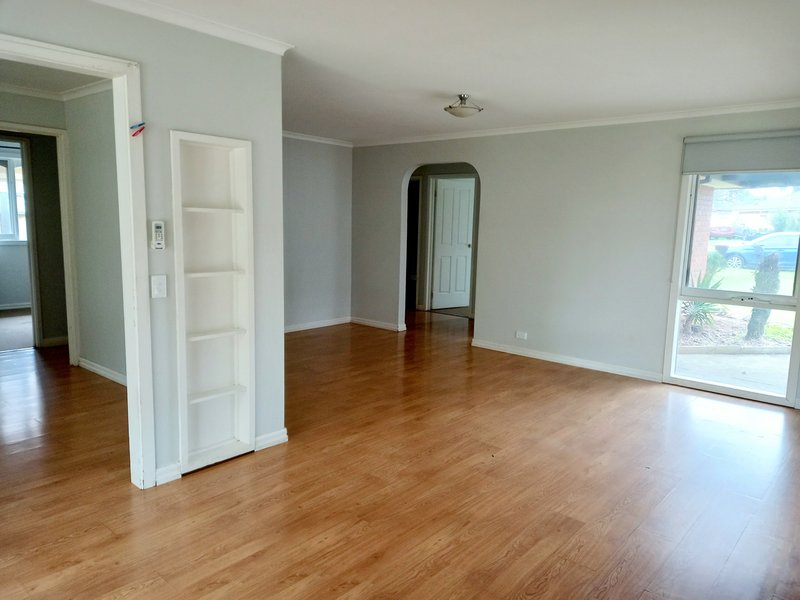 Photo - 9 Mirboo Court, Brookfield VIC 3338 - Image 4