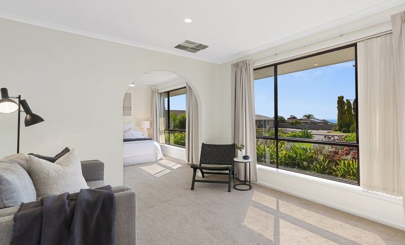 Photo - 9 Mirrabooka Crescent, Hallett Cove SA 5158 - Image 3