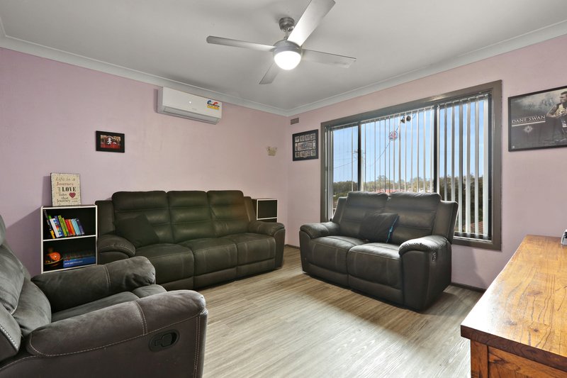 Photo - 9 Mirrabooka Road, Lake Heights NSW 2502 - Image 2