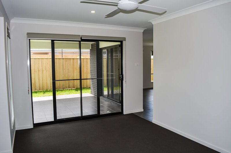 Photo - 9 Mirug Crescent, Fletcher NSW 2287 - Image 6