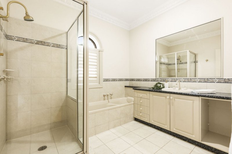 Photo - 9 Montclair Close, Middle Ridge QLD 4350 - Image 21