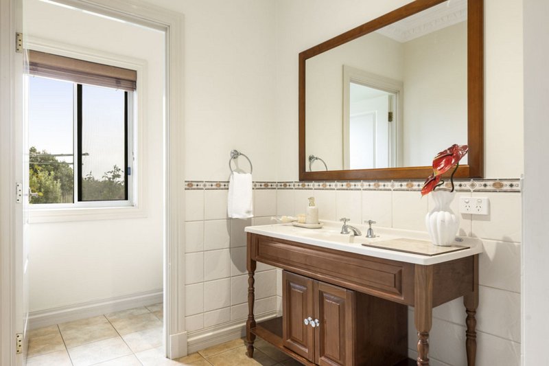 Photo - 9 Montclair Close, Middle Ridge QLD 4350 - Image 22