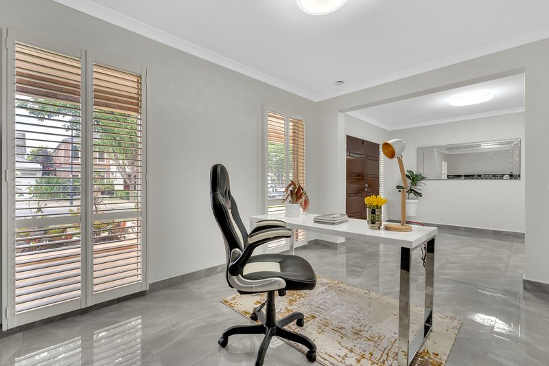 Photo - 9 Moresby Court, Craigieburn VIC 3064 - Image 4