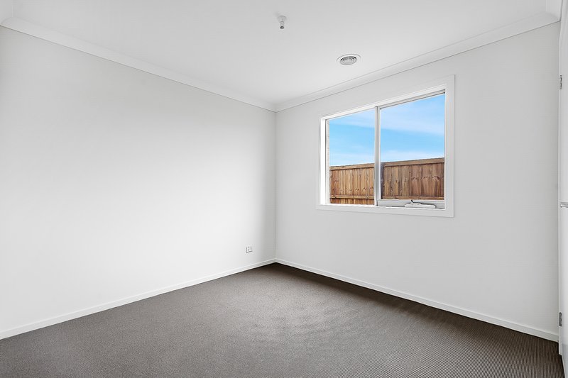 Photo - 9 Mornington Crescent, Nar Nar Goon North VIC 3812 - Image 5