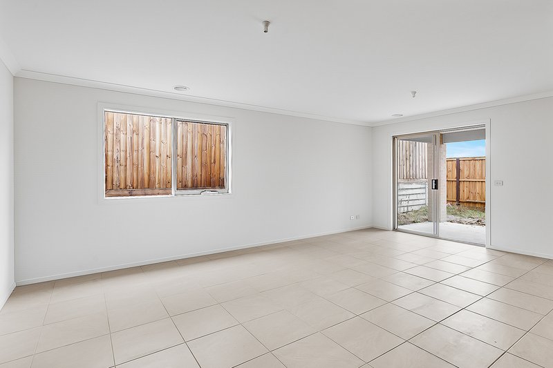 Photo - 9 Mornington Crescent, Nar Nar Goon North VIC 3812 - Image 10