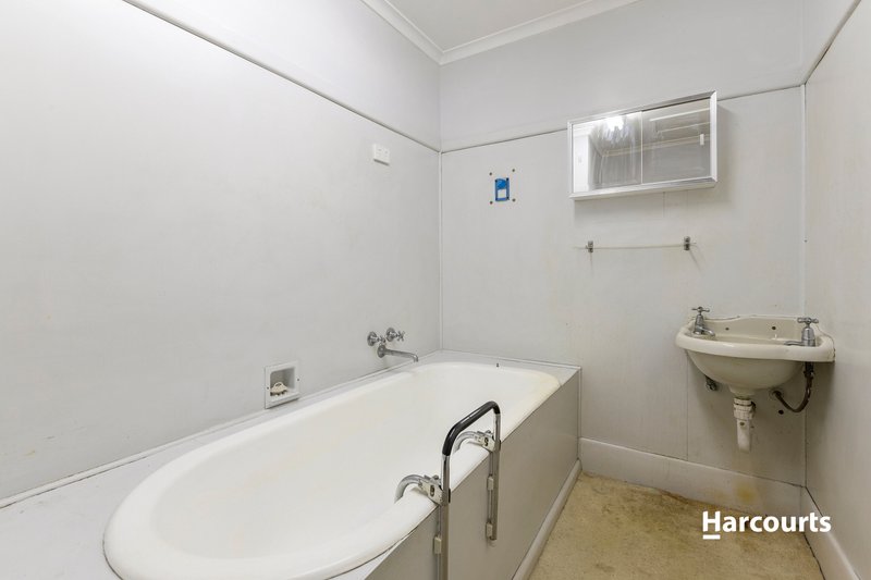 Photo - 9 Myrtle Grove, North Shore VIC 3214 - Image 5