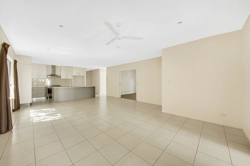 Photo - 9 Namadgi Terrace, New Auckland QLD 4680 - Image 2