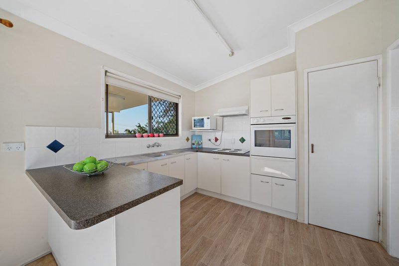 Photo - 9 Nanbaree Drive, Bray Park QLD 4500 - Image 4