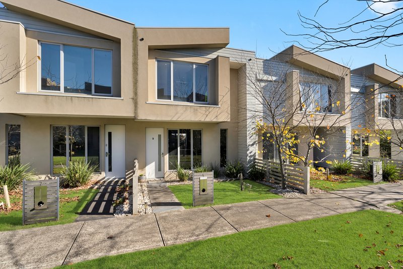 Photo - 9 Nanea Path, Cranbourne VIC 3977 - Image 1