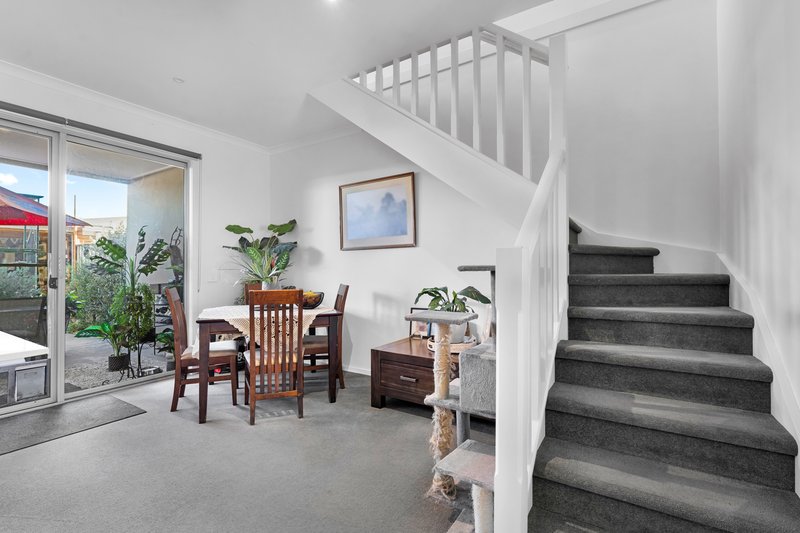 Photo - 9 Nanea Path, Cranbourne VIC 3977 - Image 3