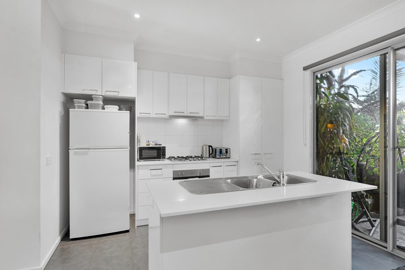 Photo - 9 Nanea Path, Cranbourne VIC 3977 - Image 5