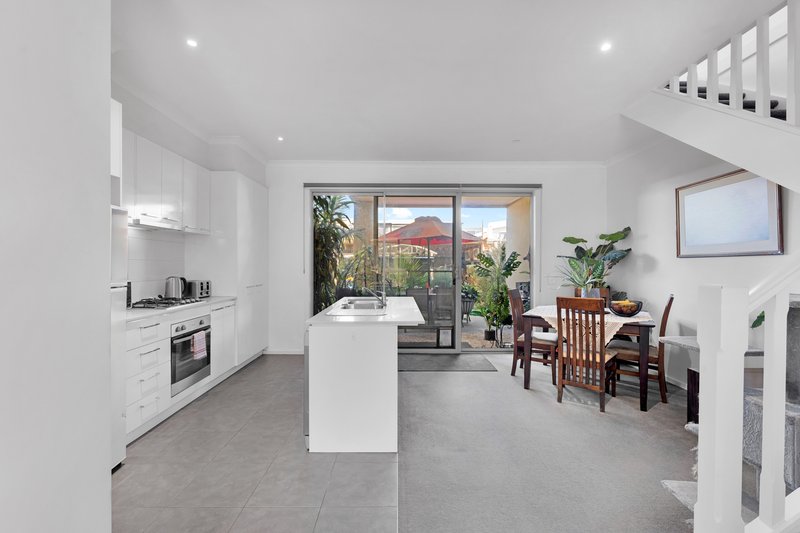Photo - 9 Nanea Path, Cranbourne VIC 3977 - Image 6