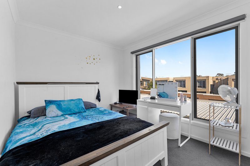 Photo - 9 Nanea Path, Cranbourne VIC 3977 - Image 7