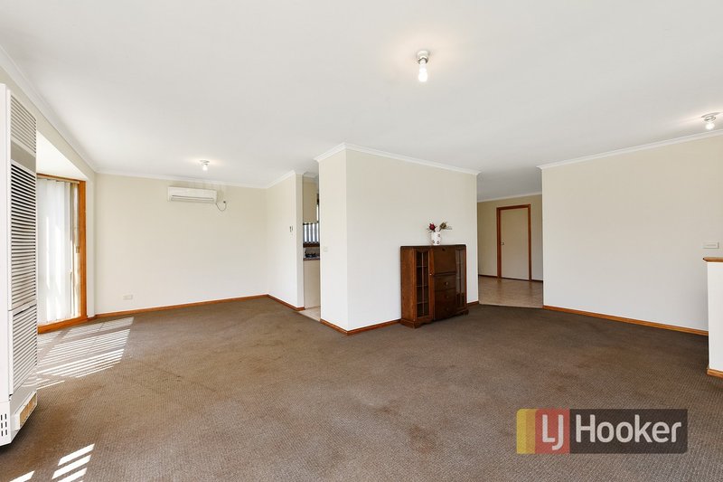 Photo - 9 Naples Way, Pakenham VIC 3810 - Image 2