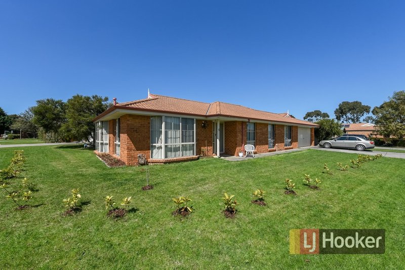 Photo - 9 Naples Way, Pakenham VIC 3810 - Image 11