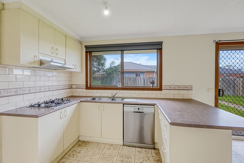 Photo - 9 Naples Way, Pakenham VIC 3810 - Image 5