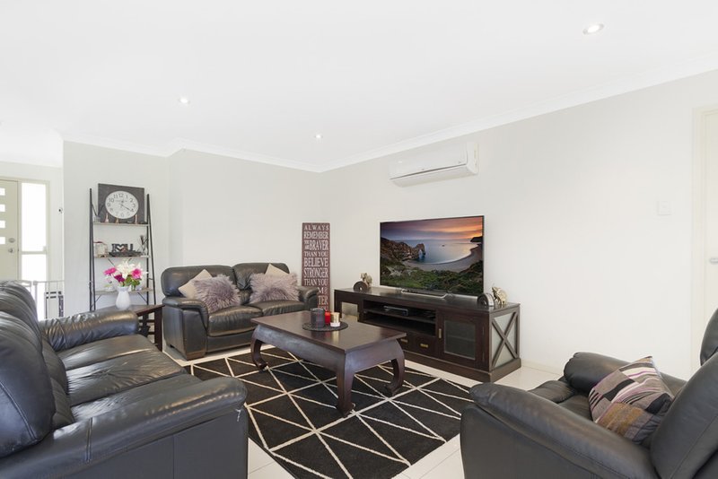 Photo - 9 Narrell Court, Cashmere QLD 4500 - Image 2