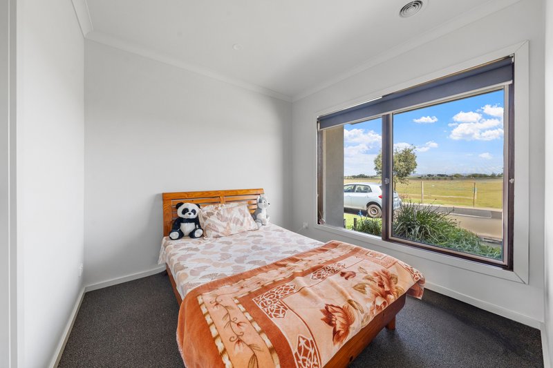 Photo - 9 Nattarak Avenue, Werribee VIC 3030 - Image 9