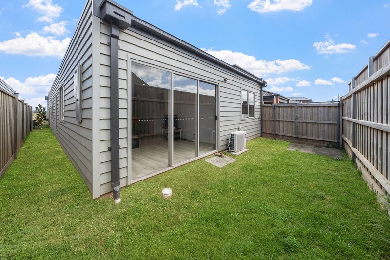 Photo - 9 Nattarak Avenue, Werribee VIC 3030 - Image 14