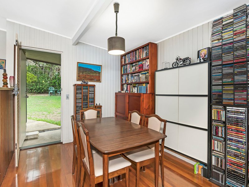 Photo - 9 Nealdon Street, Holland Park QLD 4121 - Image 3