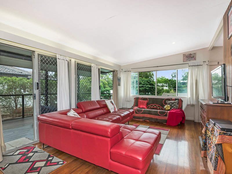 Photo - 9 Nealdon Street, Holland Park QLD 4121 - Image 5