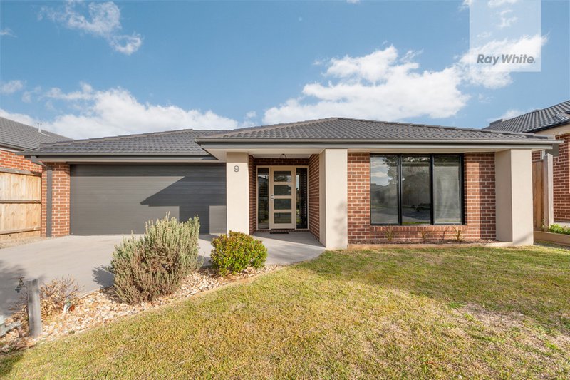 9 Nebula Crescent, Mickleham VIC 3064