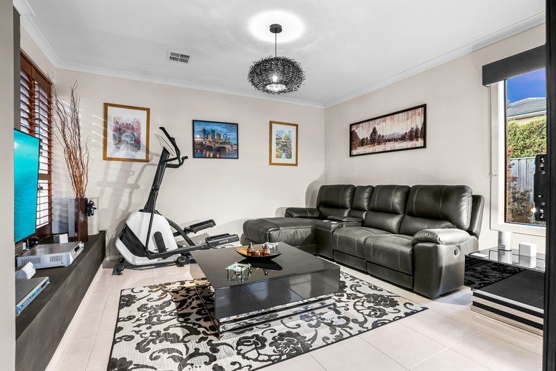 Photo - 9 Nelse Street, Cranbourne North VIC 3977 - Image 11