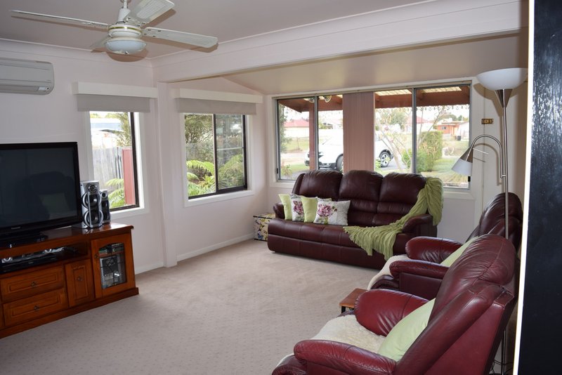 Photo - 9 Nielsen Street, Guyra NSW 2365 - Image 3