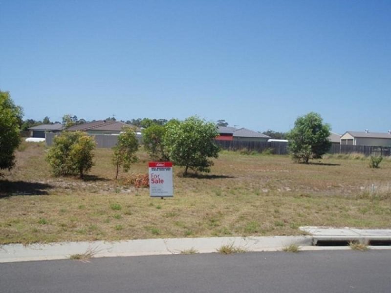 Photo - 9 Noeme Street, Burrum Heads QLD 4659 - Image 2