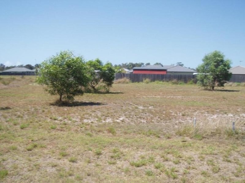 Photo - 9 Noeme Street, Burrum Heads QLD 4659 - Image 3