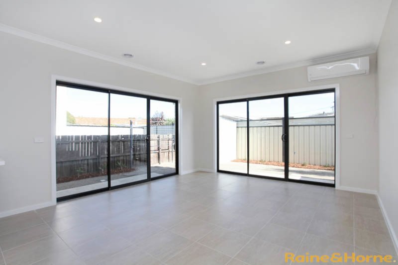 Photo - 9 Oakwood Road, Albanvale VIC 3021 - Image 4